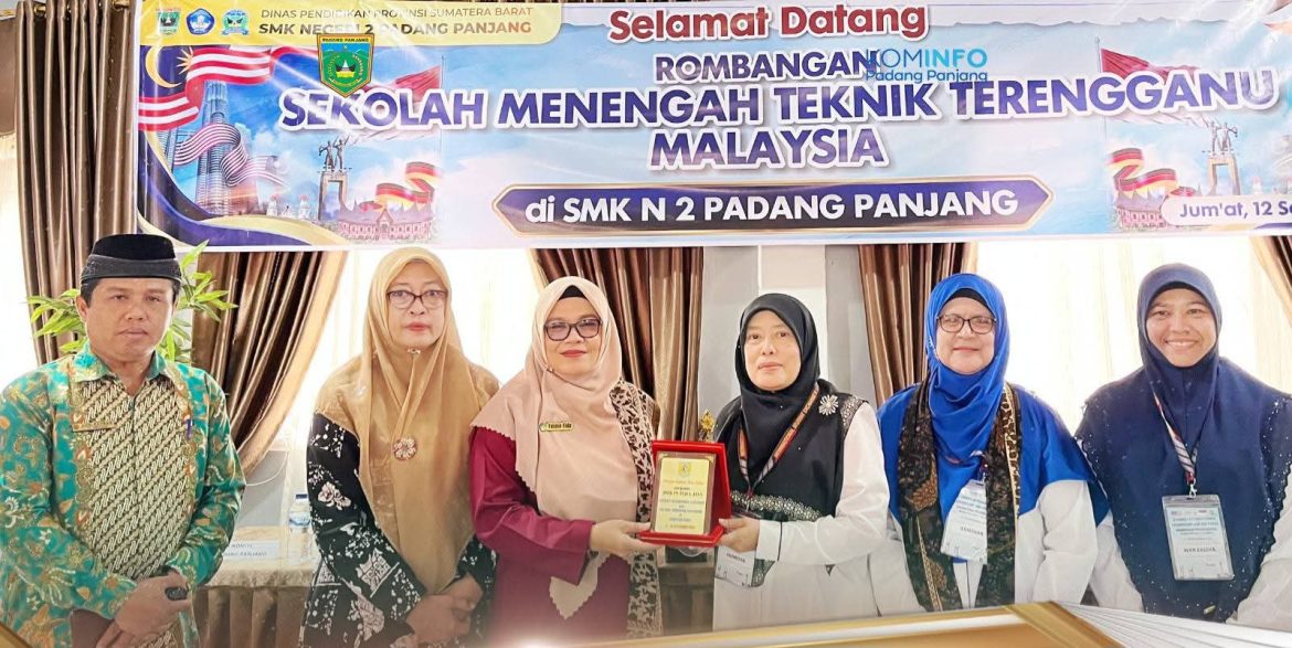 37 Siswa Sekolah Menengah Teknik Terengganu Malaysia Kunjungi SMKN 2 Padang Panjang