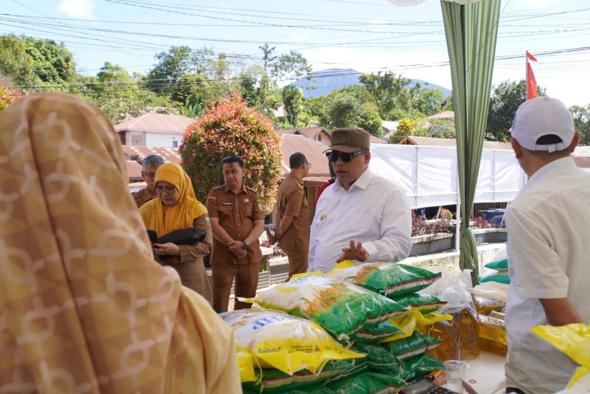 Wali Kota Padang Panjang Hendri Arnis Tinjau pelaksanaan Gerakan Pangan Murah (GPM)