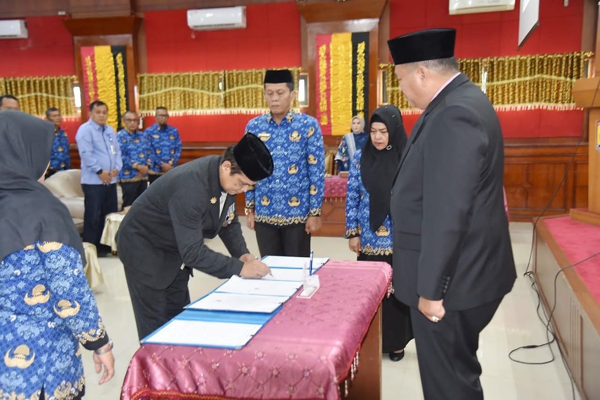 Drs. Afrizal Azhar, M.Si, Dilantik Sebagai Sekda Oleh Walikota Pariaman