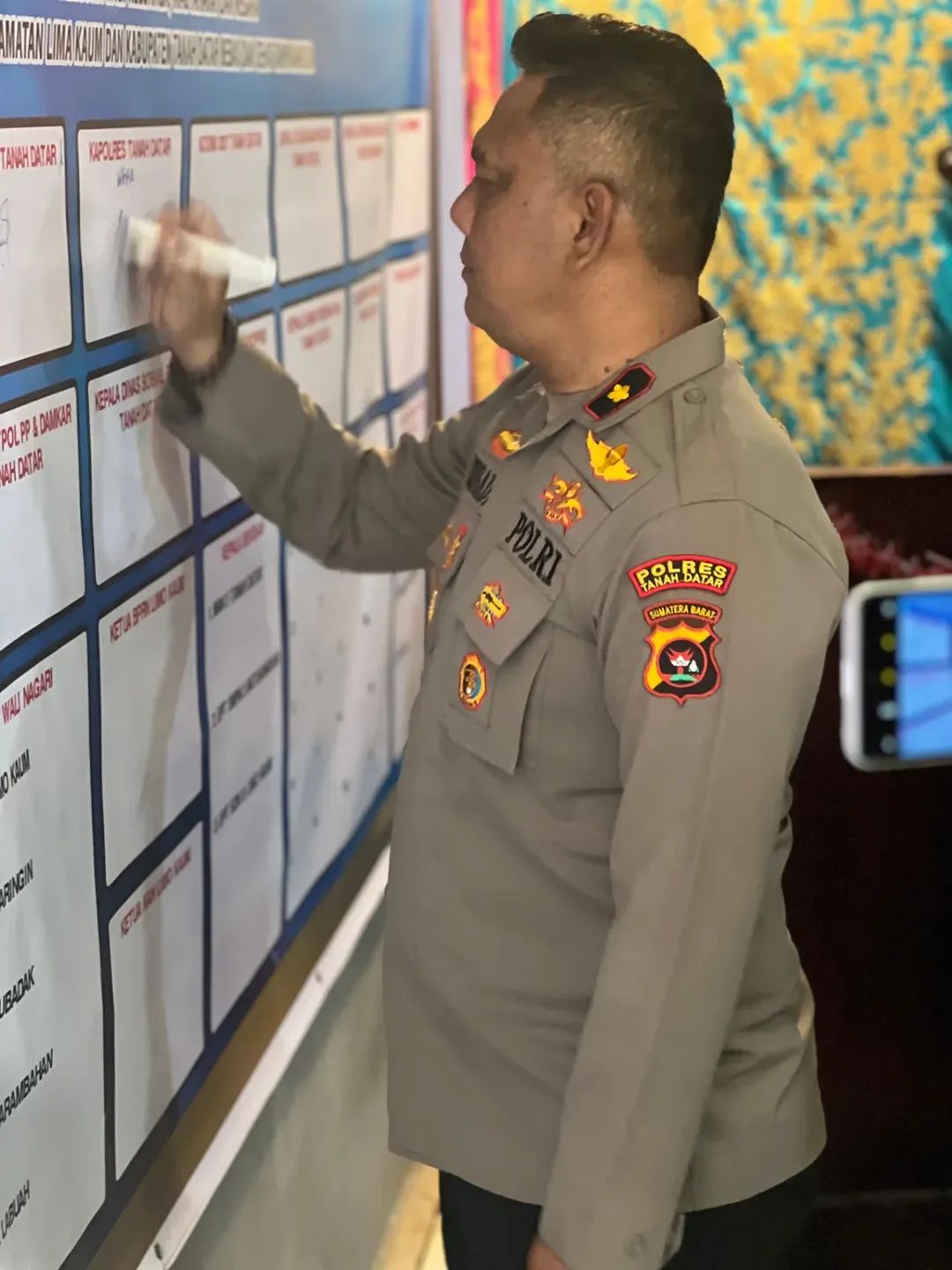 Wakapolres Tanah Datar Kompol Yulandi Resmikan Kampung Bebas Narkoba di Limo Kaum