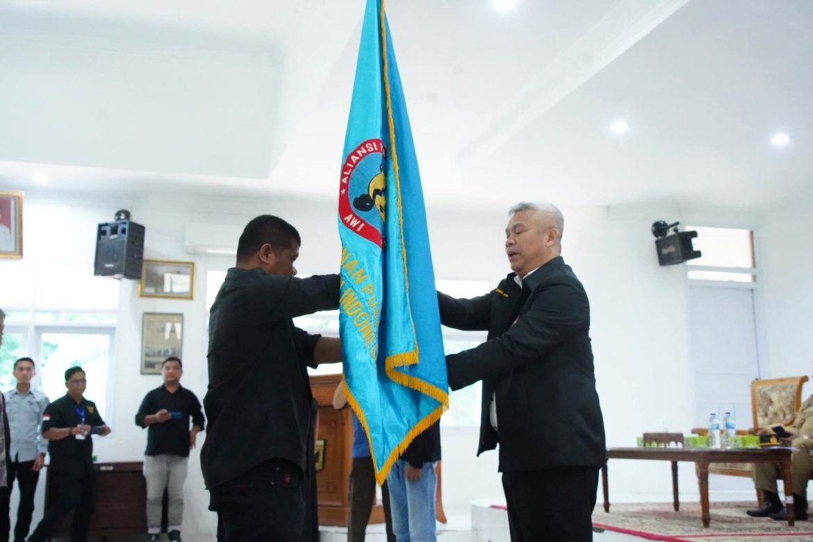 12 Ketua DPC Aliansi Wartawan Indonesia (AWI) se Sumbar Dikukuhkan Di Tanah Datar, Ini Pesan Wakil Bupati