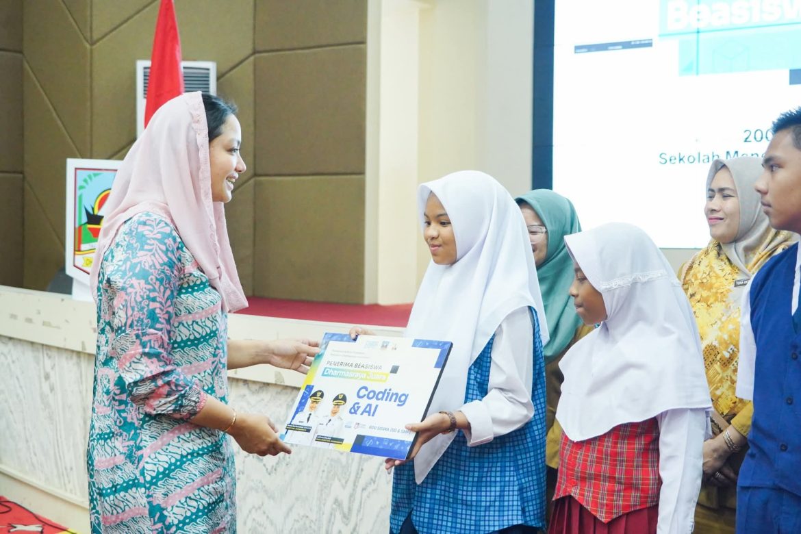 Bupati  Annisa Launching Program Beasiswa Dharmasraya Juara 2025