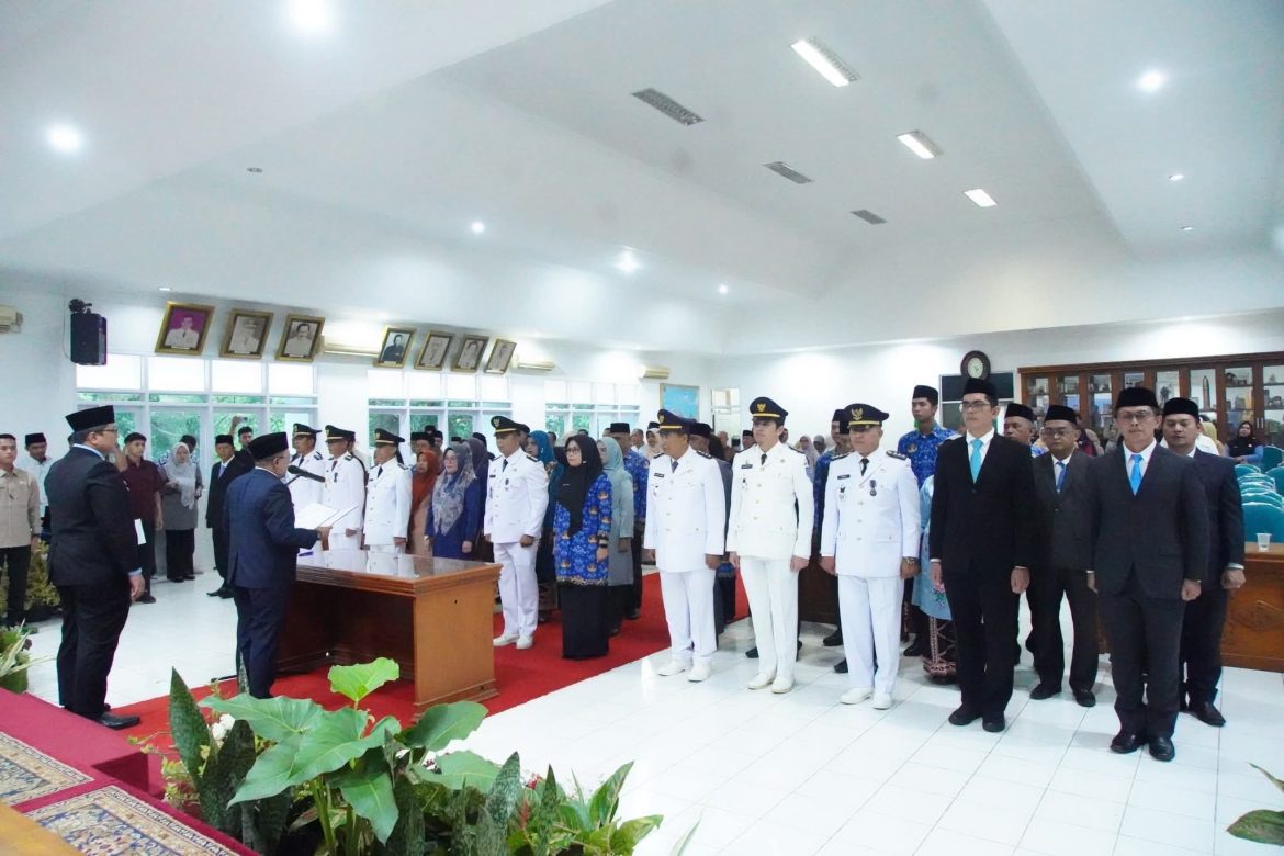 Bupati Tanah Datar Lantik 38 Pejabat Manejerial Dan Tujuh Diantaranya Camat, Ini Nama Namanya