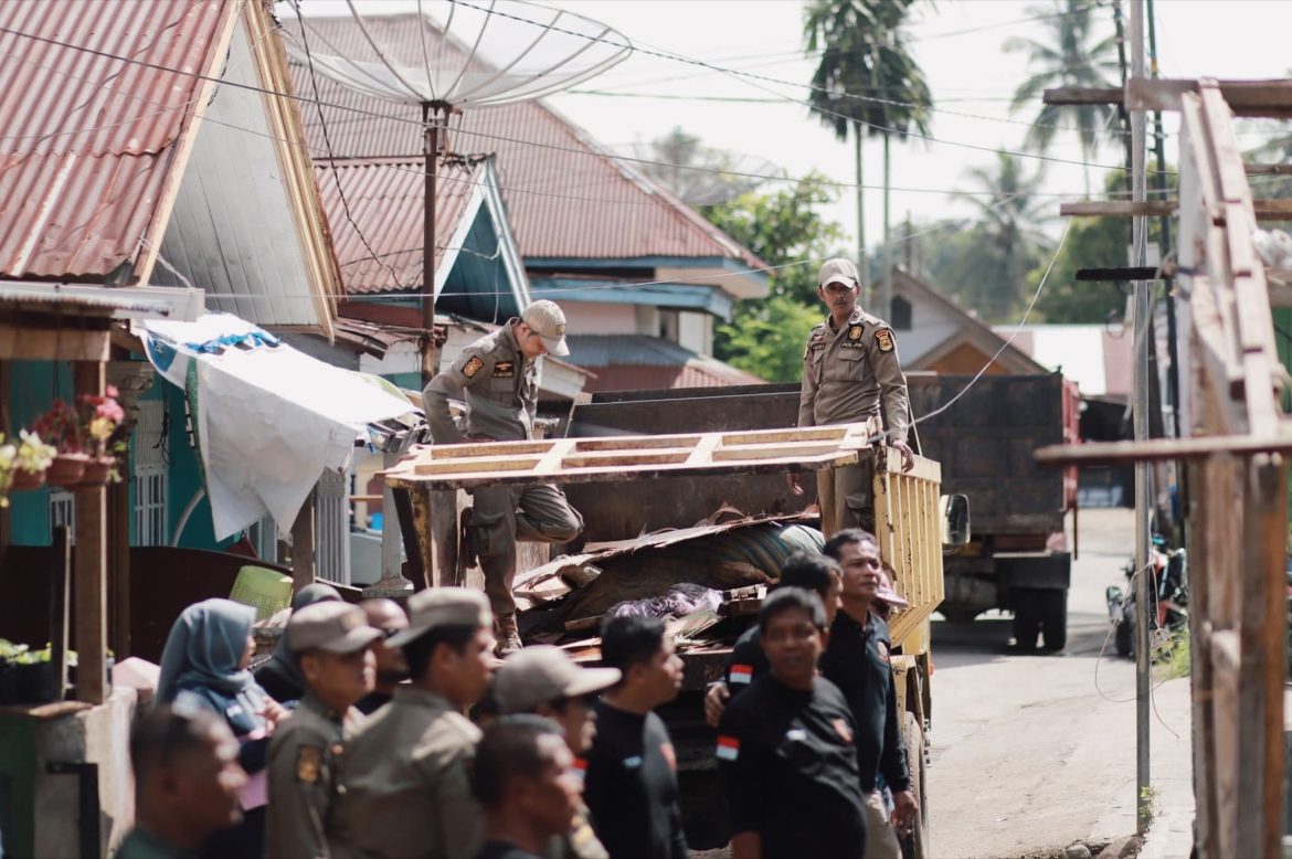 Tegas! Wali Kota Solok Turun Langsung Bongkar Bangunan yang Ganggu Drainase