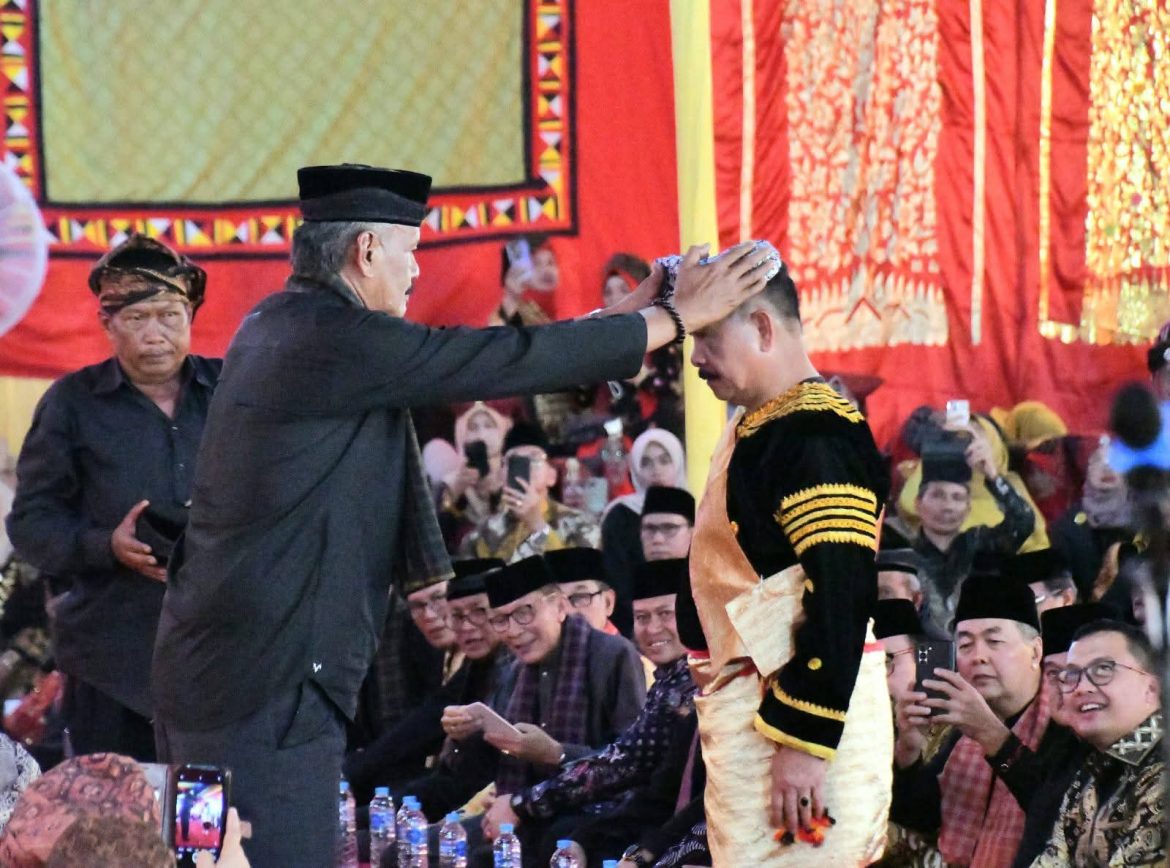 Dikukuhkan Jadi Panghulu, Fauzi Bahar Siap Jaga Marwah Adat