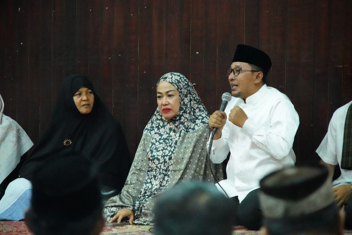 Dihadiri Ustadzah Hj. Hamidah, Bupati Tanah Datar Adakan Maghrib Mengantar Berkah