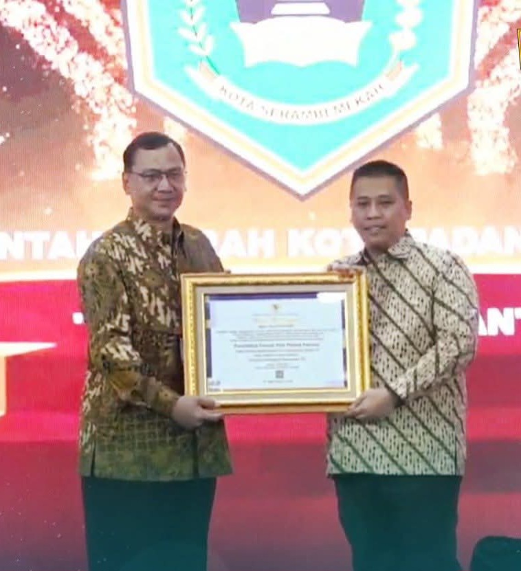 Penghargaan Diterima Wali Kota, Padang Panjang Berhasil Raih 12 Besar Nasional Dibidang Kearsipan