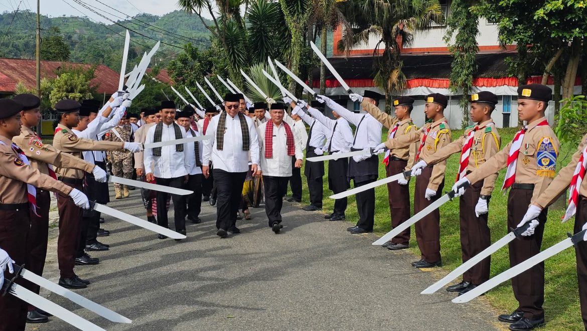 Wakil Bupati Tanah Datar Inspektur Upacara Peringatan Hari Santri Nasional Di Ponpes  Modern Nurul Ikhlas Kecamatan X Koto