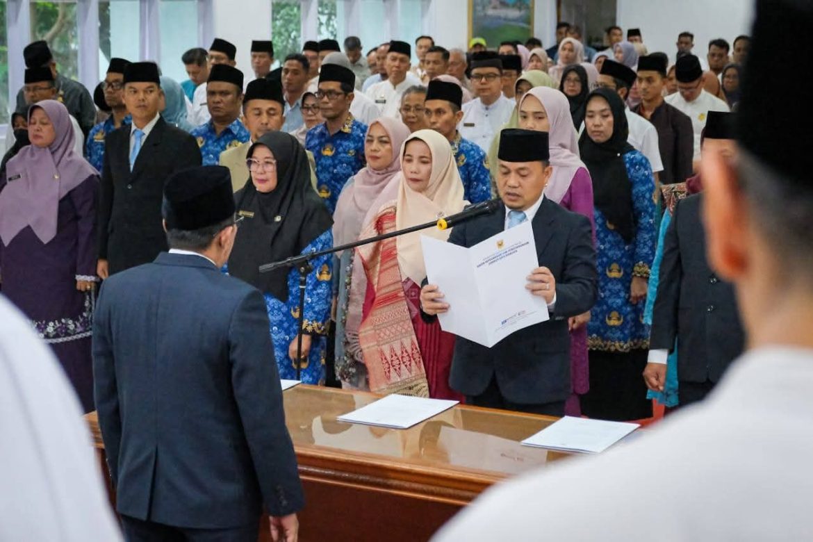 Bupati Tanah Datar Lantik 34 Pejabat Manejerial, Ini Nama Namanya