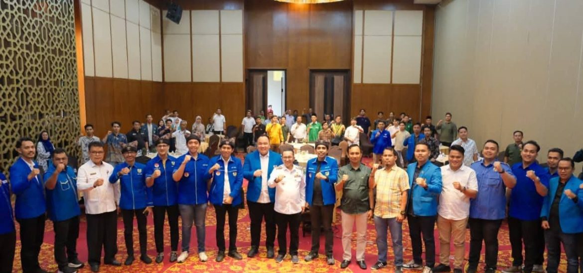 Buka Rapimda DPD KNPI Sumbar, Ini Harapan Bupati Tanah Datar