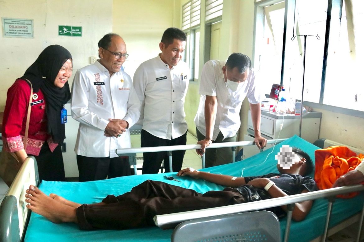 Direktur Pemantauan dan Pengawasan  Badan Gizi Nasional Lihat Kondisi Berapa Pasien Di RSUD Lubuk Basung