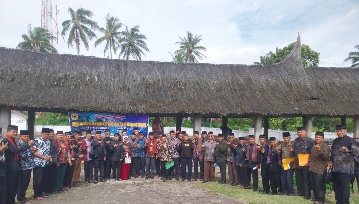 KAN Kukuhkan Organisasi Sarumpun Kerapatan Adat Luhak Nan Tuo