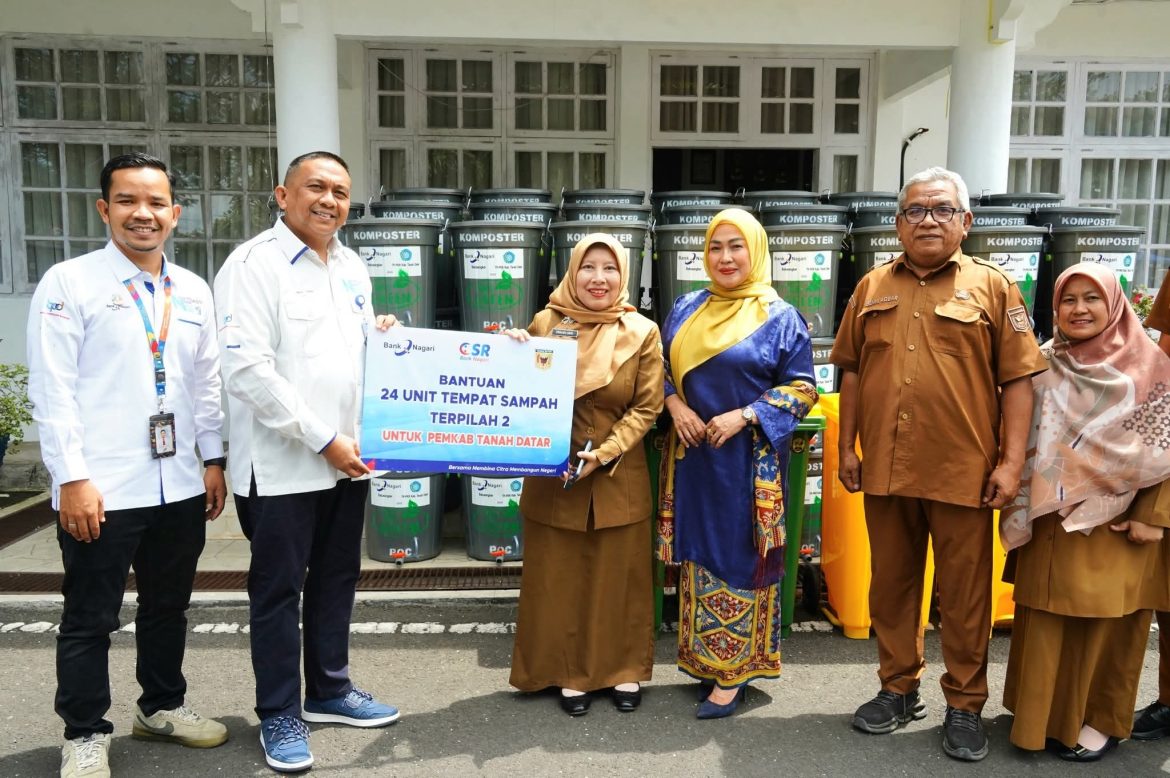 Bank Nagari Cabang Batusangkar Serahkan Bantuan Komposter Dan Tempat Sampah Terpilah kepada Tim PPKK Tanah Datar