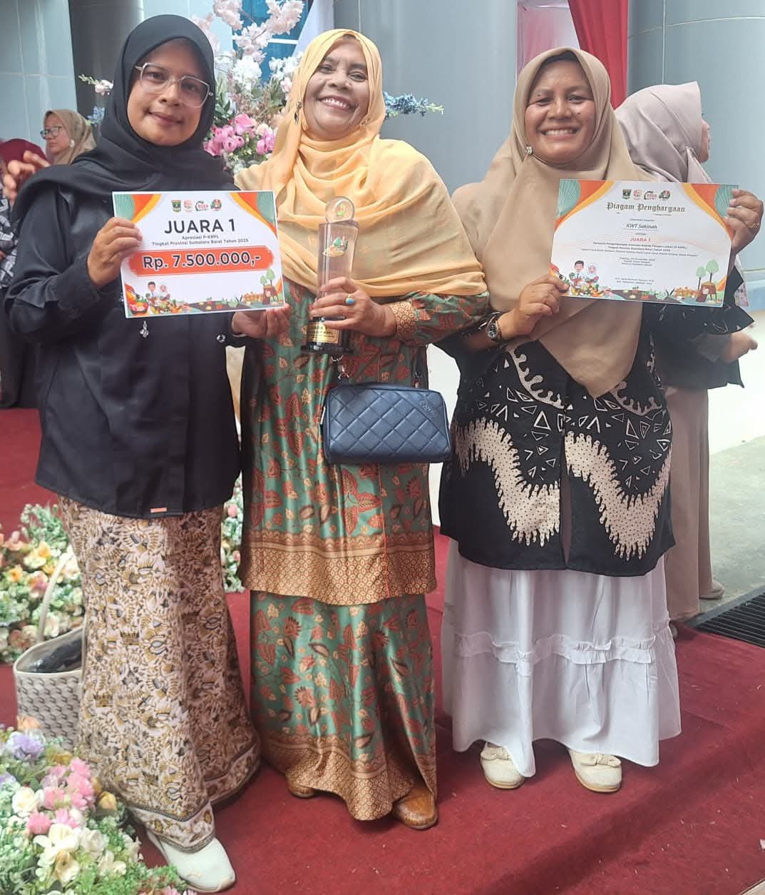 Kelompok Wanita Tani Sakinah  Pasar Usang Padang Panjang  Juara 1 Lomba Apresiasi Pengembangan Kawasan Rumah Pangan Lestari Tingkat Sumbar