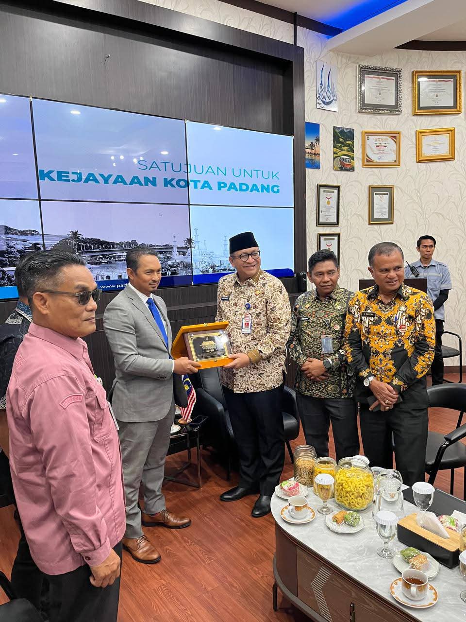 Pemko Padang Siap Jalin Kerja Sama Dengan Negara Malaysia