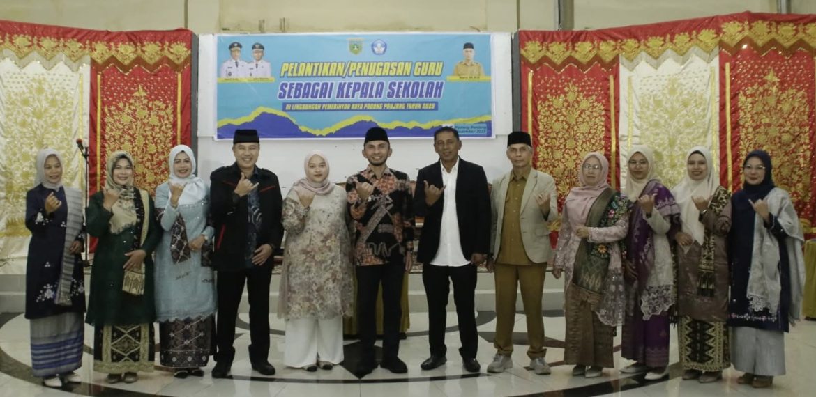 Wakil Walikota Padang Panjang  Lantik 7 Kepala SD Dan SMP,  Ini Namanya
