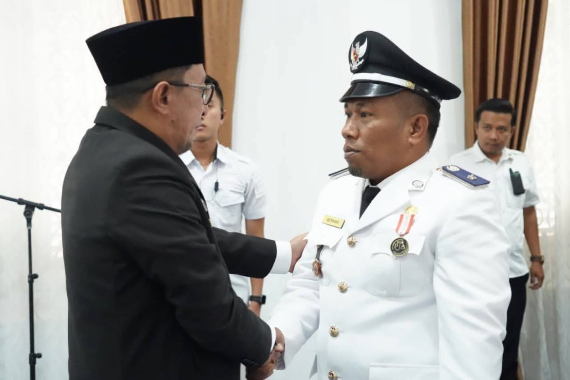 Bupati Tanah Datar Lantik Destriyanto Jadi Wali Nagari Antar Waktu Nagari Batu Taba  Kecamatan Batipuh Selatan