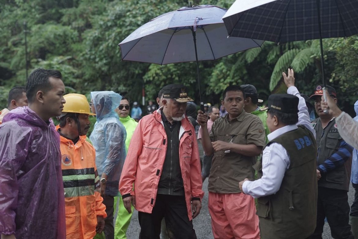 Gubernur Sumbar Mahyeldi Tinjau Lokasi Galodo di Malalak Timur
