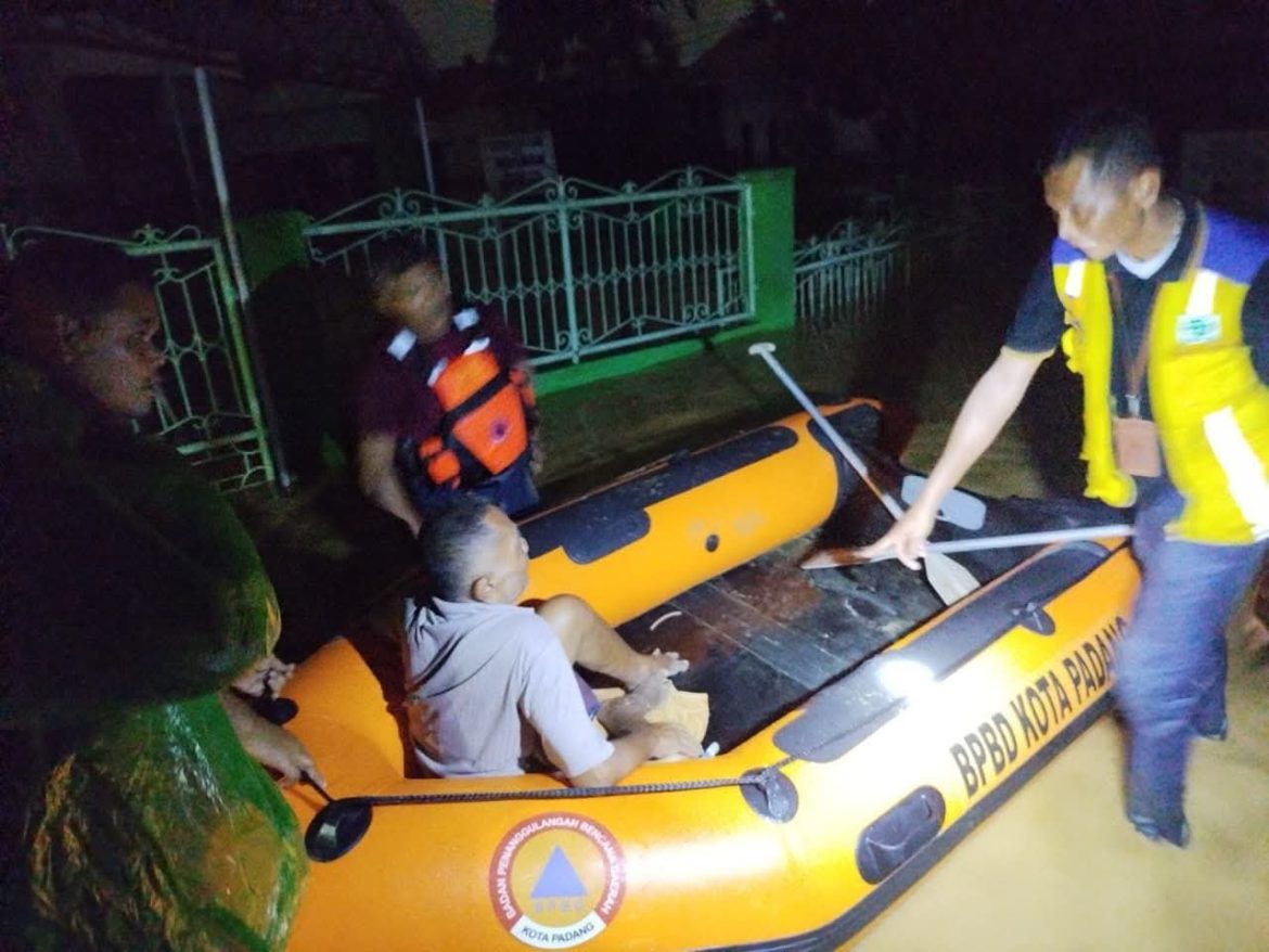 Lima Orang Tewas Akibat Banjir Di Kota Padang,Ini Lokasinya