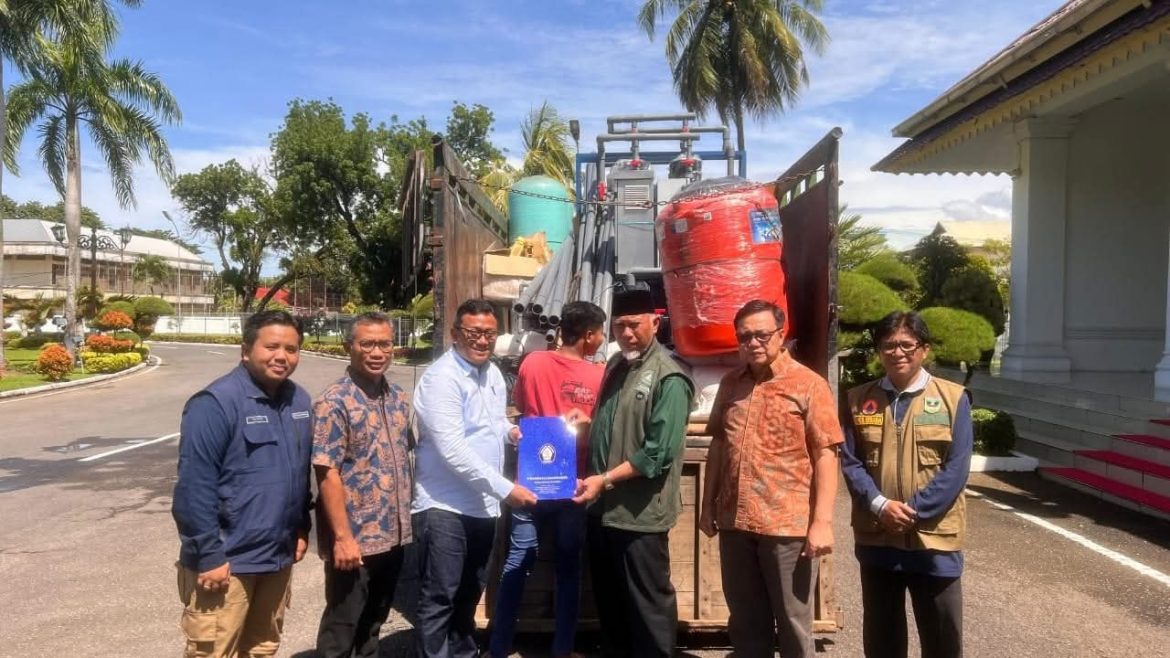 Gubernur Sumbar Terima Bantuan Mesin Penjernih Air dari Universitas Diponegoro Semarang Untuk Warga Terdampak Bencana