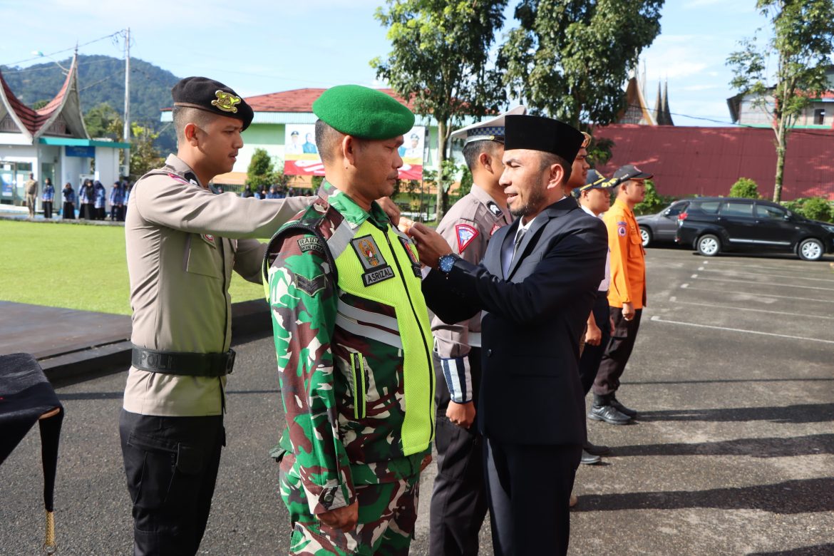 Apel Pasukan Di Balai Kota Padang Panjang, Operasi Lilin Tahun 2025  Dari  20 Desember Hingga 2 Januari 2026