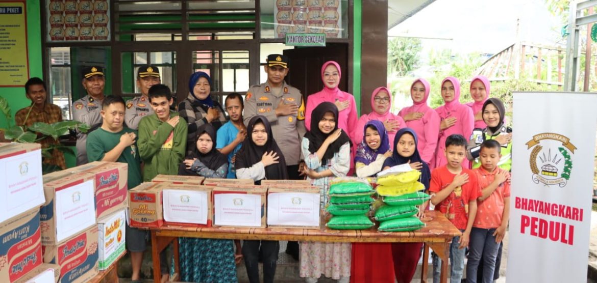 Kapolres Padang Panjang Adakan Kegiatan Bakti  Sosial Di SLB Waraqil Jannah, Nagari Paninjauan