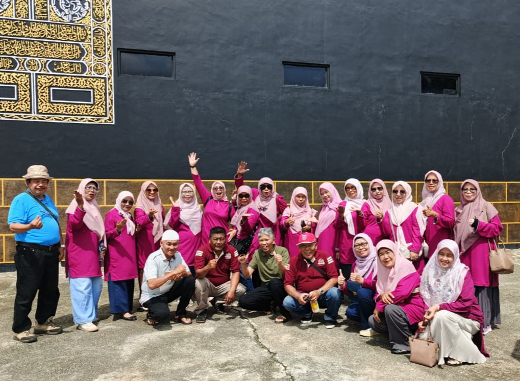 Warga Perumahan Arai Pinang 1, Lima Kaum, Rasakan Suasana Ka’bah di Sungai Duo, Dharmasraya”