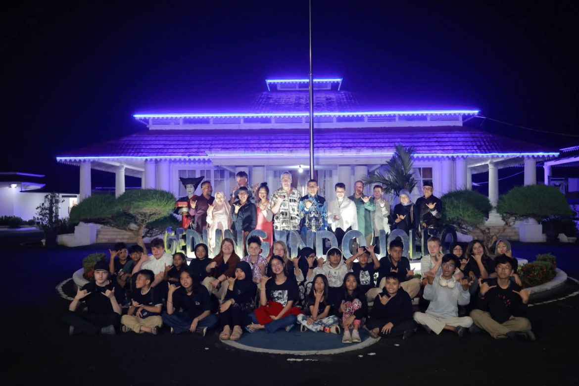 41 Pelajar Program Pertukaran Pelajar Yari School Finlandia Bersilaturahmi Dengan Bupati Tanah Datar