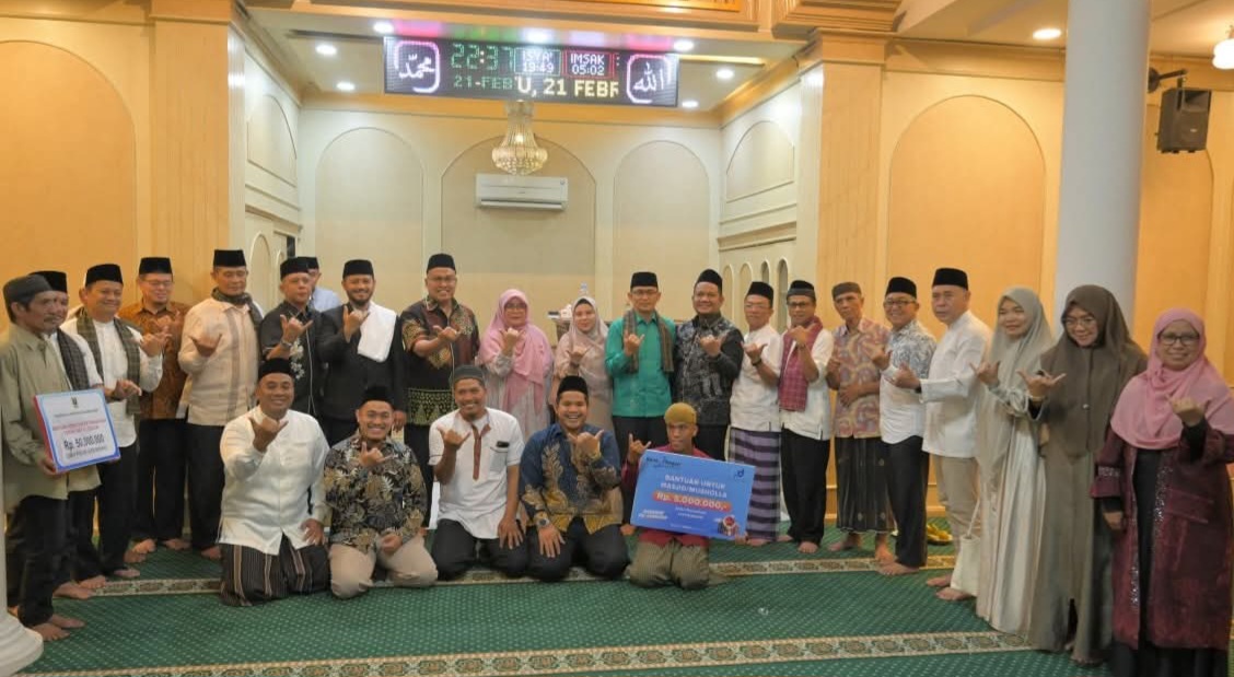 Sekretaris Daerah Sumbar Serahkan Bantuan Untuk Masjid  Al Faizin Pincuran Tujuh Limau Kaum Sebesar Rp 50 juta