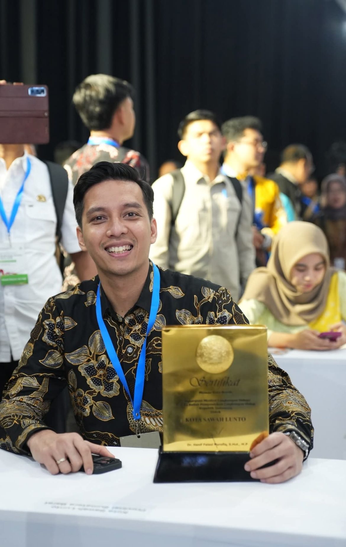 Wali Kota Sawahlunto Terima Penghargaan Adipura Kota Bersih Dari Kementerian Lingkungan Hidup