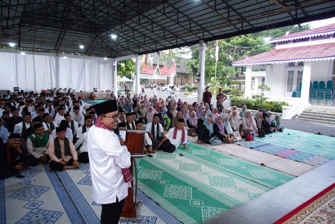 Bupati Tanah Datar : Pejabat Dan Pegawai Yang Tidak Mendukung Pimpinan Silahkan Ajukan Pengunduran