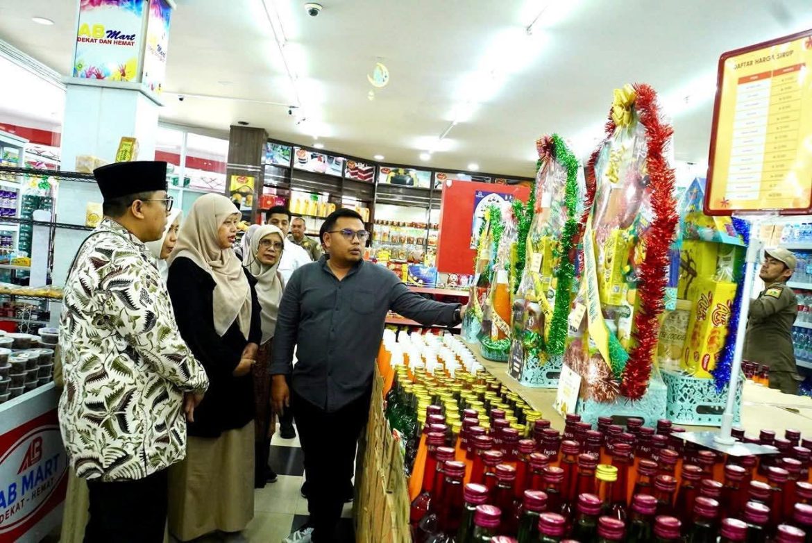 Wali Kota Dampingi Tim BPOM Melakukan Pemeriksaan Di sejumlah Supermarket di Padang Panjang