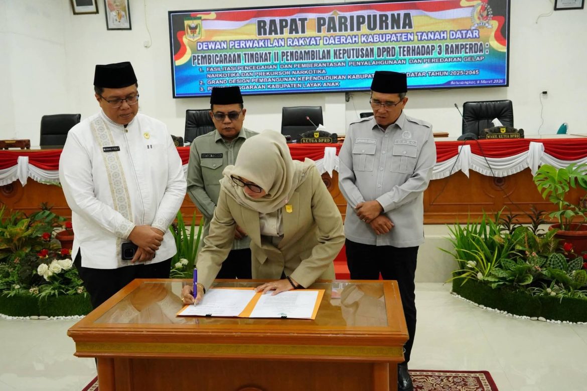 Tiga Raperda Disetujui DPRD Tanah Datar, Wabup Ahmad Fadly sampaikan Apresiasi