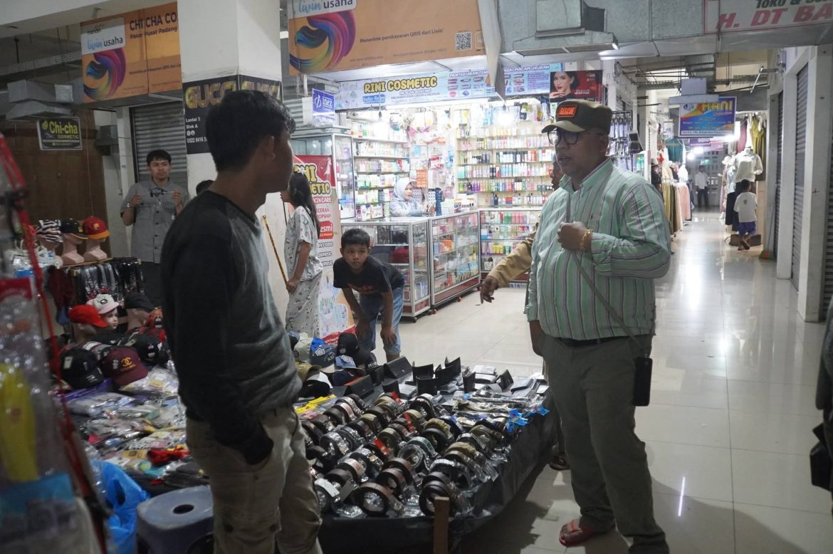 Walikota Imbau Pedagang Tidak Menggunakan Badan Jalan Berjualan Di Kawasan Pasar Padang Panjang