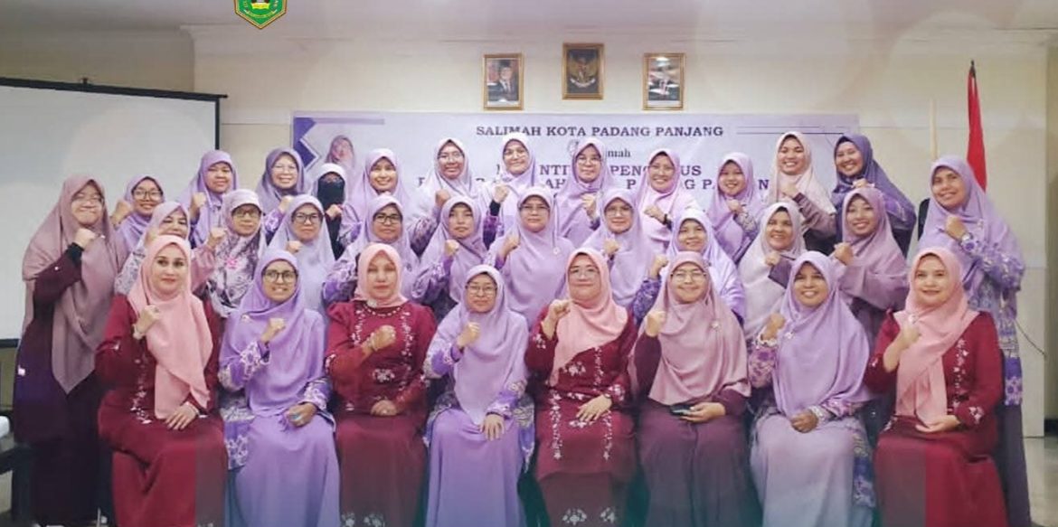 Pengurus baru Pimpinan Daerah (PD) Persaudaraan Muslimah (Salimah) Kota Padang Panjang.Dilantik  Ketua PD Salimah