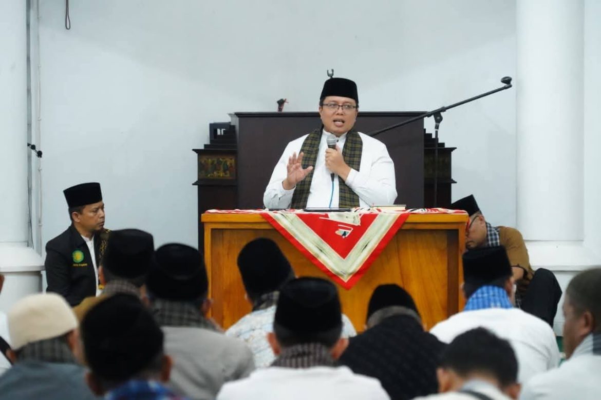 Di Tanah Datar, Seluruh Pejabat Eselon II Dan III Ikuti Itikaf Di Masjid Nurul Amin Pagaruyung