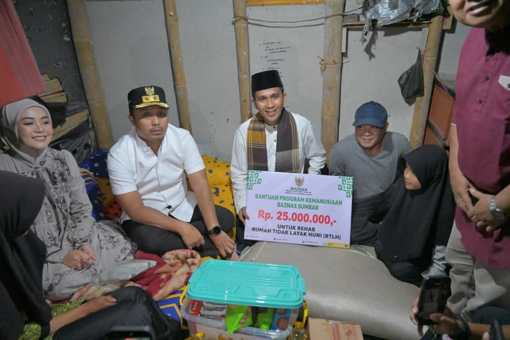 Warga Jorong Tabu Barayia, Nagari Paninjauan, Kecamatan X Koto Erizal Was Merasa Haru Terima Bantuan Bedah Rumah Dari Wakil Gubernur Sumbar 