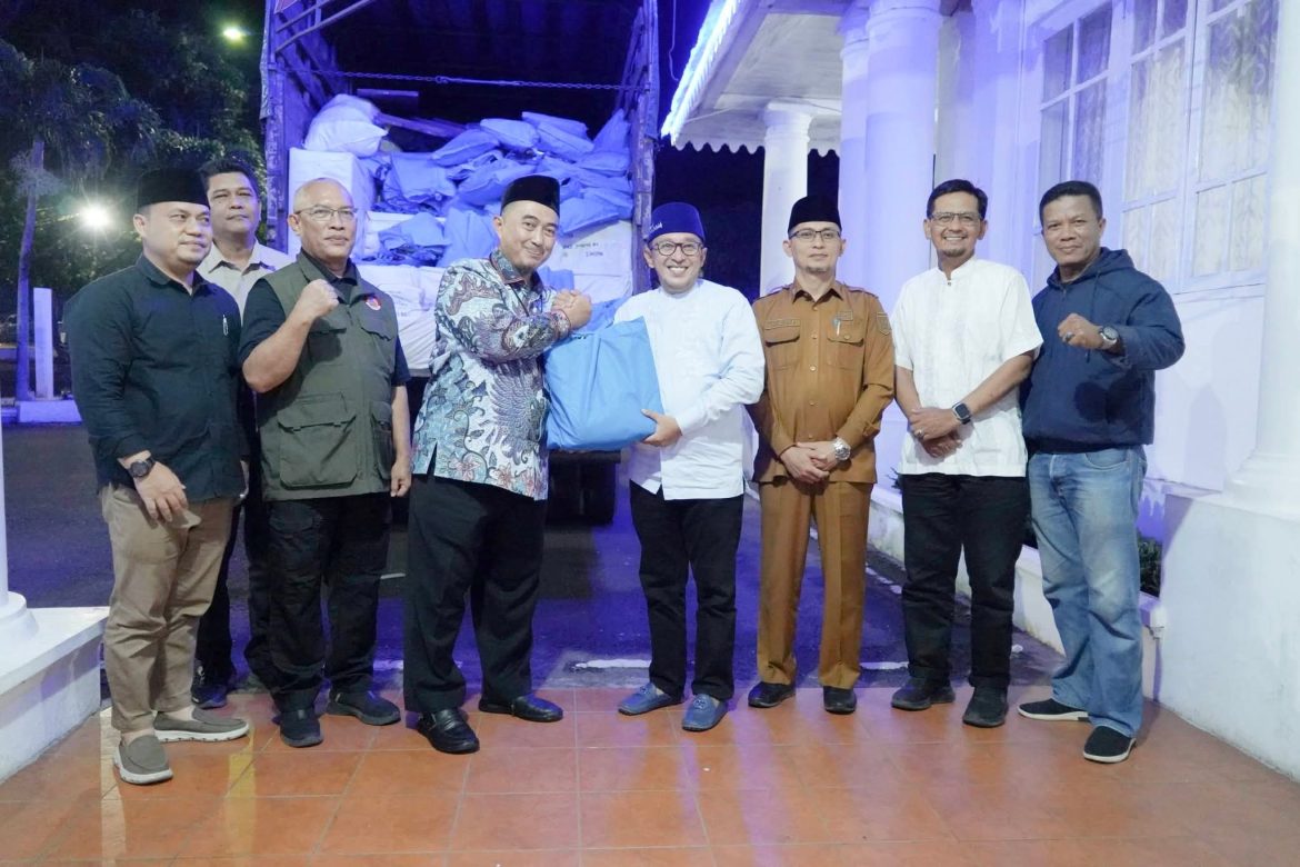 Presiden RI Prabowo Subianto Berikan Bantuan Bagi Masyarakat Terdampak Bencana Di Tanah Datar