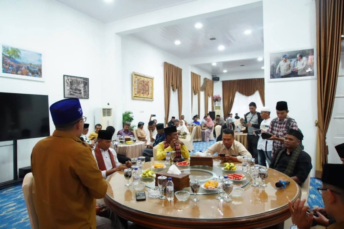Bupati Tanah Datar Buka Bersama Dengan  Insan Pers  di Indo Jolito Batusangkar