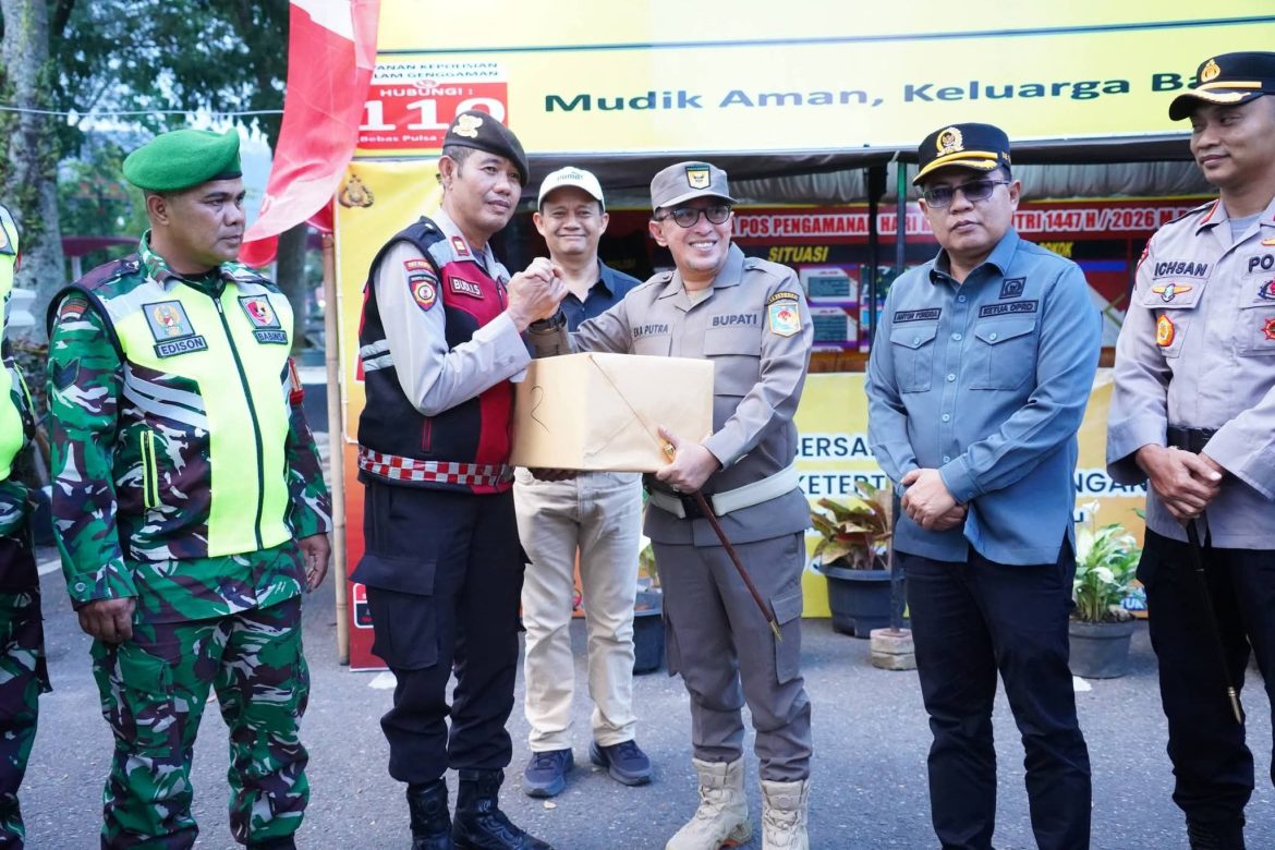 Pastikan Pelayanan Pemudik Maksimal, Bupati Tanah Datar Tinjau Posko Lebaran