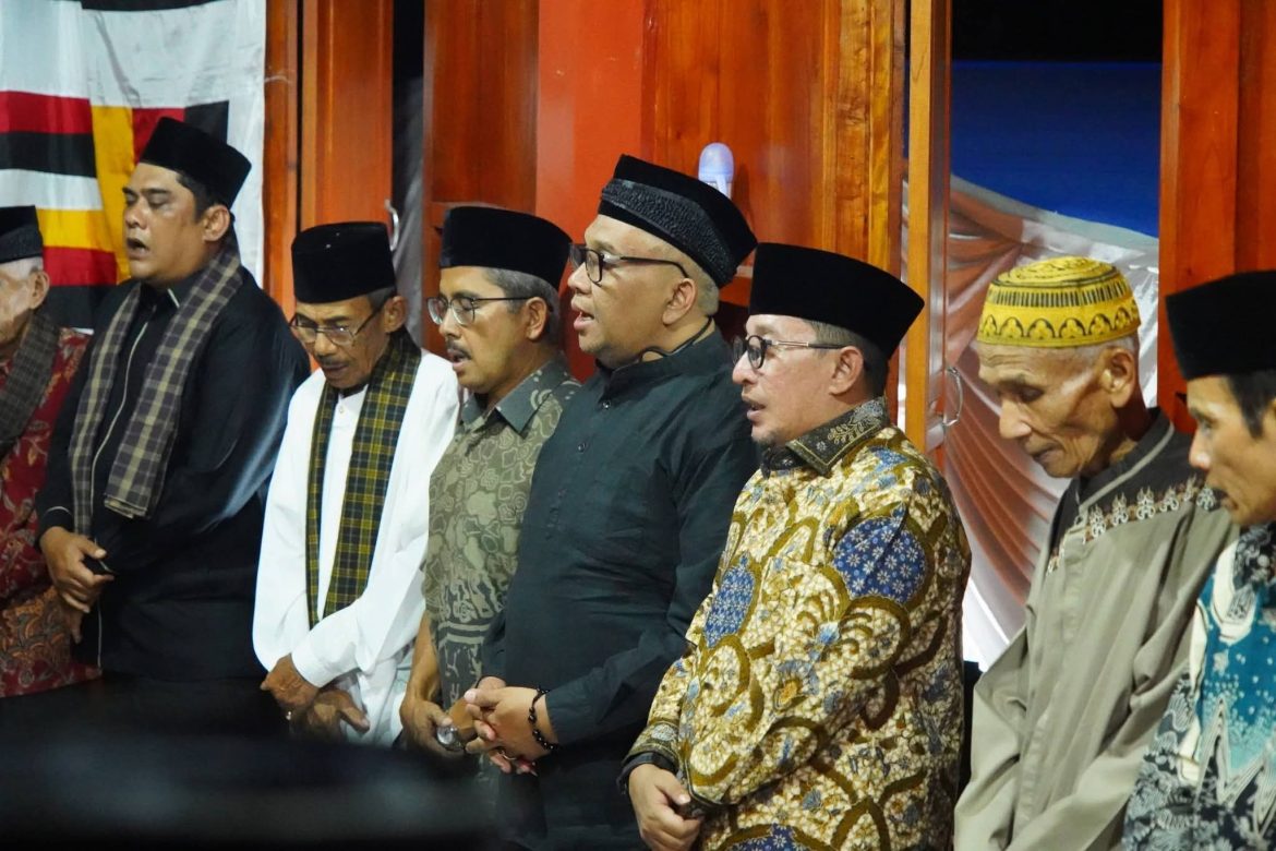 Naiki Rumah Gadang Milik Wakil Menteri Tenaga Kerja RI  Afriansyah Noor di Pagaruyung Dengan Doa Bersama