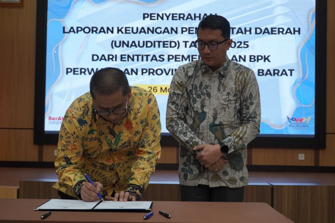 Wali Kota Padang Panjang Serahkan LKPD 2025 Bentuk Komitmen Pemko Wujudkan Tata Kelola Keuangan Yang Baik