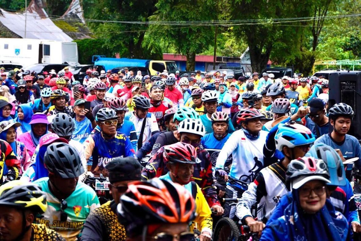 Diikuti Bupati Kampar, 2000 Peserta Ikuti Gowes Fun Anventure Di PDIKM Padang Panjang
