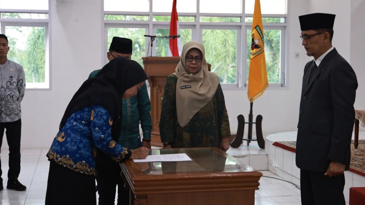 Sekda Tanah Datar Lantik Pejabat Manejerial, Kepala UPTD dan Kepala  TK, SD dan SMP, Ini Namanya