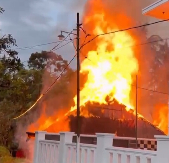 Pagi Berubah Duka, Rumah Gadang di Nagari Minangkabau Kecamatan Sungayang Ludes  Terbakar