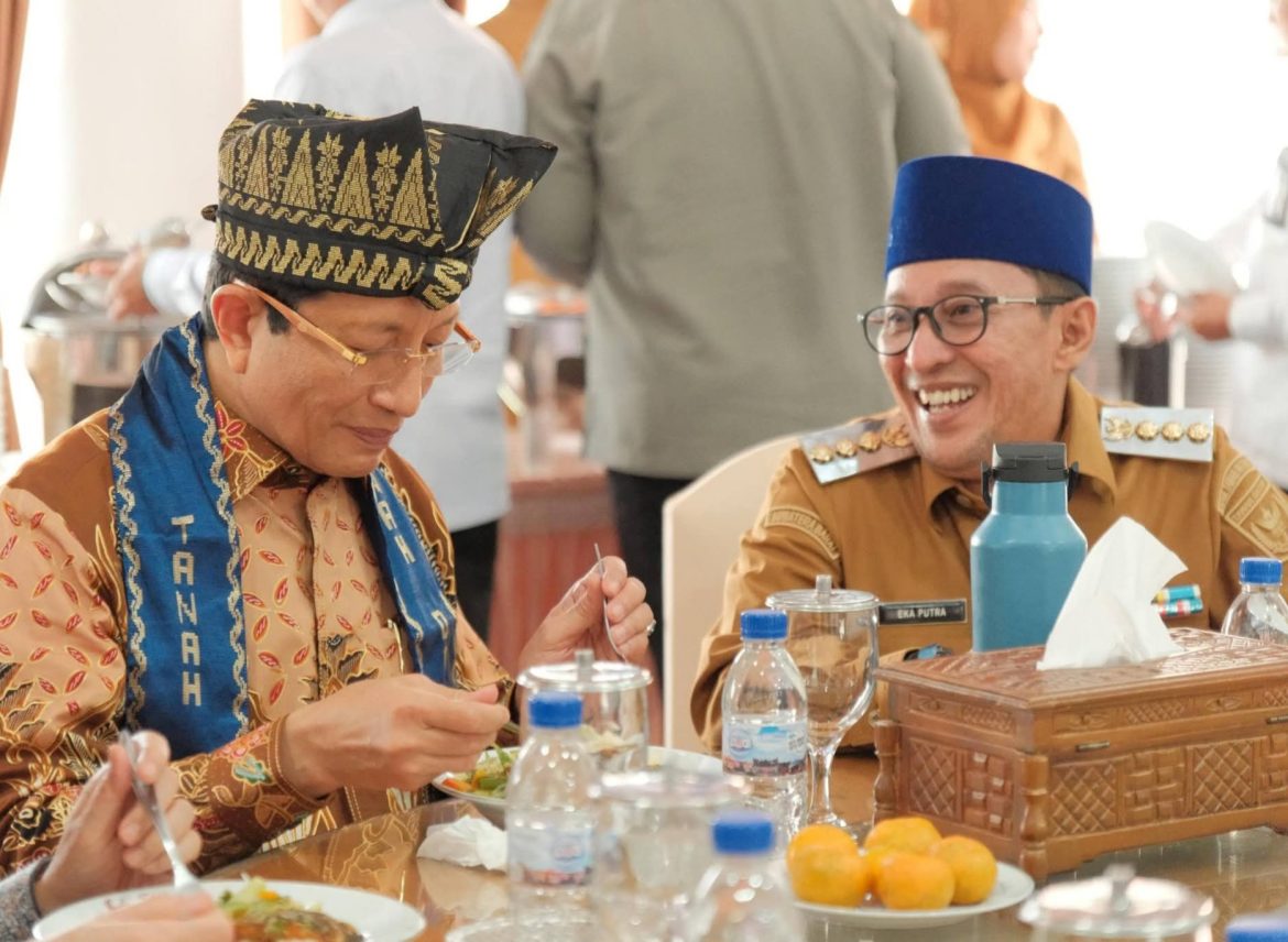 Menteri Agama RI di Jamu Bupati Tanah Datar Di Indo Jalito Batusangkar