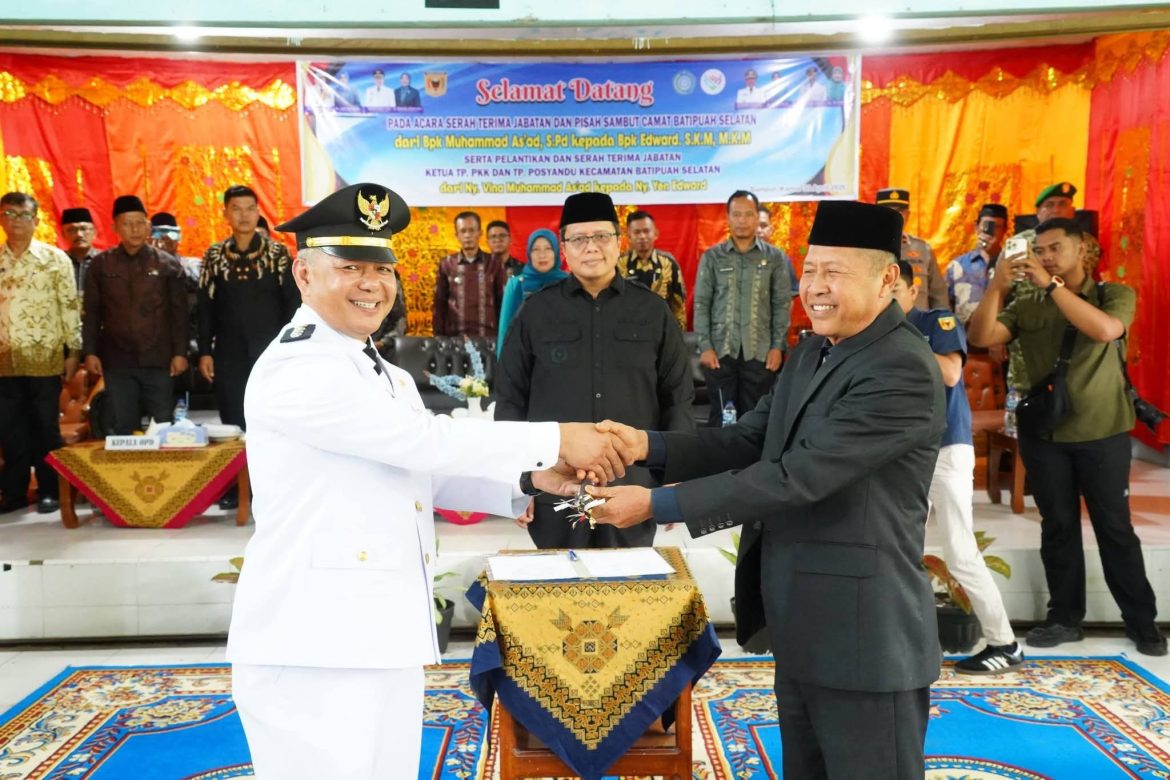 Serah Terima Camat Batipuh Selatan, Edward. SKM, MKN Gantikan Muhammad As’ad, S.Pd