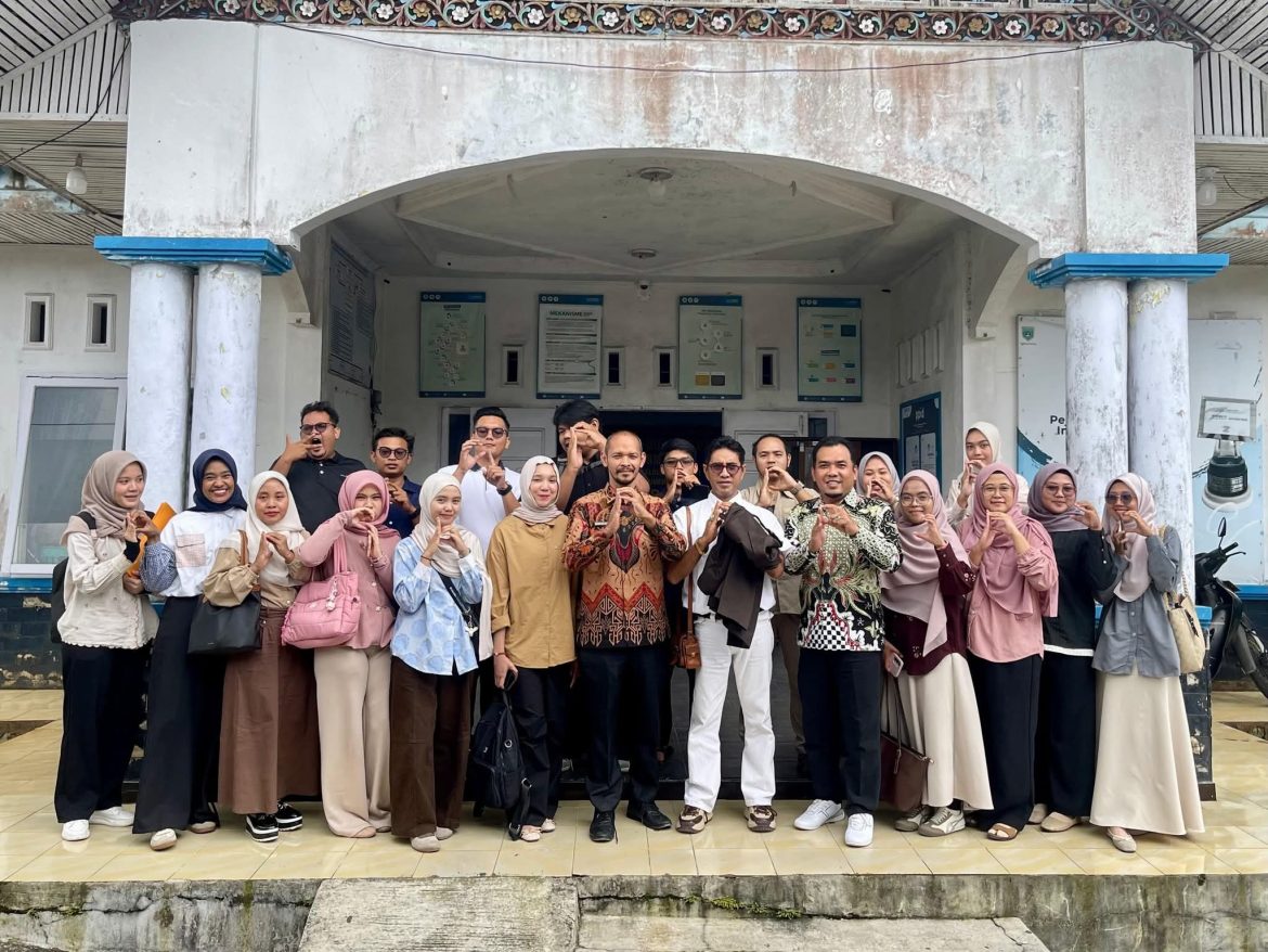 20 Mahasiswa Program Magister Ilmu Komunikasi  Fakultas Ilmu Sosial dan Ilmu Politik Unand  Kuliah Lapangan ke DinasKominfo Kota Padang Panjang