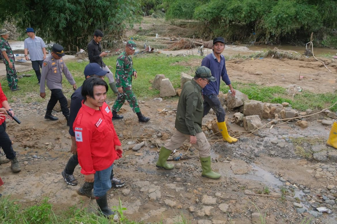 Bupati Tanah Datar Tinjau Sejumlah Daerah Terdampak Banjir Dan Longsor, Ini Lokasinya  
