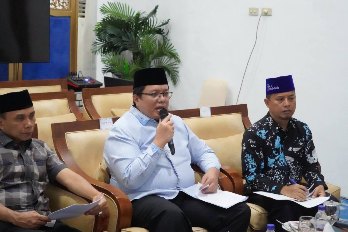Ditetapkan PHBI Tanah Datar, Prof. Dr. Delmus Puneri Salim, MA, Rektor UIN Mahmud Yunus Batusangkar, Sebagai Khatib Idhul Adha